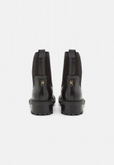 Tommy Hilfiger FEMININE SEASONAL Classic ankle boots black FEMININE SEASONAL Классические ботильоны черный