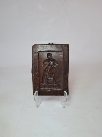 Панно винтажное рельефное RR в коричневых тонах "Дама в платье", дерево, 15,5 x 11 x 1,5 см, Германия, 1960-70гг.