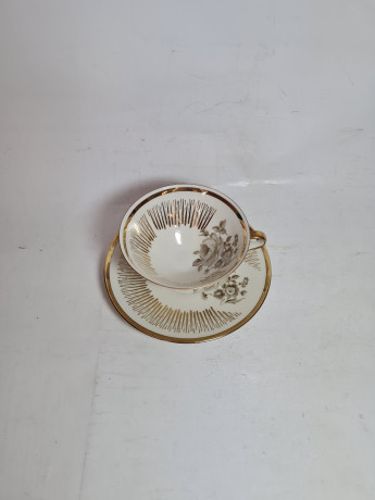 Чайная пара винтажная Winterling Marktleuthen Bavaria с желтым цветком и золотым узором, фарфор, Германия, 1960-1970гг.