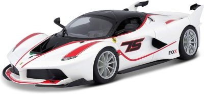 Bburago Modellauto Ferrari FXX-K #75 (Massstab 1:24) Модель автомобиля Ferrari FXX-K #75 (масштаб 1:24)