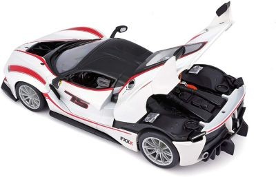 Bburago Modellauto Ferrari FXX-K #75 (Massstab 1:24) Модель автомобиля Ferrari FXX-K #75 (масштаб 1:24)