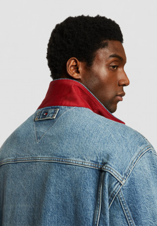 Tommy Hilfiger TOMMY HILFIGER X SHAWN MENDES TRUCKER JACKET HERO IND UNISEX Denim jacket hero indigo TOMMY HILFIGER X SHAWN MENDES TRUCKER JACKET HERO IND UNISEX Джинсовая куртка герой индиго