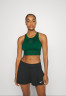 Tommy Hilfiger MID INTENSITY MONOGRAM TAPE Medium support sports bra prep green MID INTENSITY MONOGRAM TAPE Спортивный бюстгальтер со средней поддержкой подготовка зеленый