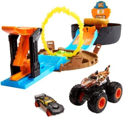 Mattel Hot Wheels Monster Truck Stunt-Reifen-Spielset inkl. 2 Spielzeugautos Игровой набор Hot Wheels Monster Truck Stunt Tire включает 2 игрушечных автомобиля.