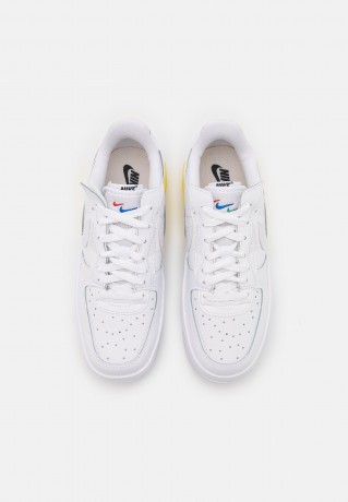 Nike Sportswear AIR FORCE 1 FONTANKA Sneaker low white/summit white/photon dust/optic yellow/black AIR FORCE 1 FONTANKA кроссовки женские низкие белый/вершинный белый/фотонная пыль/оптический желтый/черный