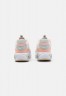 Nike Sportswear W ZOOM AIR FIRE Sneaker low soft pink/white/arctic orange/sanddrift/silver hemp W ZOOM AIR FIRE кроссовки женские низкие нежно-розовый/белый/арктический оранжевый/песок/серебристая пенька
