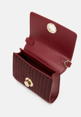 Tommy Hilfiger CHIC CROSSOVER PINSTRIPE Handbag red allover CHIC CROSSOVER PINSTRIPE Сумка красный повсюду