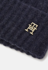 Tommy Hilfiger MODERN FLUFFY BEANIE Beanie space blue MODERN FLUFFY BEANIE Шапочка космический синий