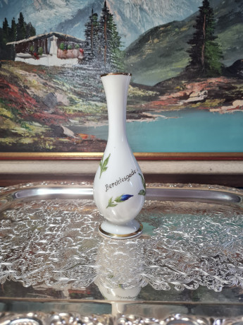 Ваза винтажная фарфоровая J. Seltmann Vohenstrauß Bavaria "Синий цветок", 17 x 5,5 см, Германия, 1960-70гг.