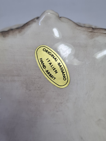 Шкатулка-бонбоньерка винтажная Bassano Italy, бело-серый фарфор с красно-желтым цветочным декором, ручная работа, 13,5 x 8,5 x 12 см, Италия, 1960-70гг.