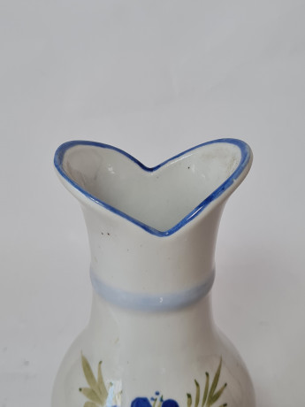 Ваза винтажная Im Stil Royal Bayreth с сине-зеленым цветочным декором, керамика, 17 см, Германия, 1960-70гг.