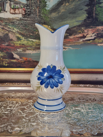 Ваза винтажная Im Stil Royal Bayreth с сине-зеленым цветочным декором, керамика, 17 см, Германия, 1960-70гг.