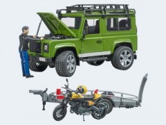 Bruder Land Rover Defender mit Anhanger Scrambler Ducati Full Trottle mit Fahrer Land Rover Defender с прицепом Scrambler Ducati Full Trottle с водителем
