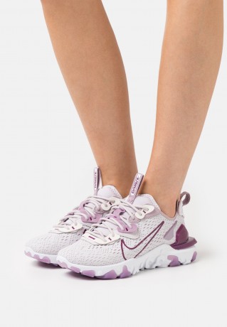 Nike Sportswear REACT VISION Sneaker low venice/sangria/amethyst wave/plum fog/summit white REACT VISION Низкие кроссовки женские Венеция/сангрия/аметистовая волна/сливовый туман/белая вершина