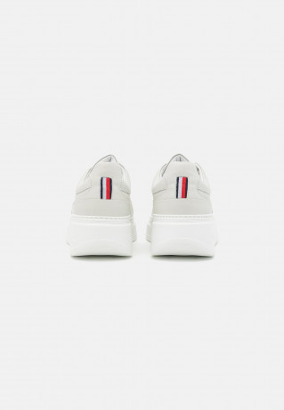 Tommy Hilfiger CHUNKY Trainers white КРОССОВКИ Кроссовки белый