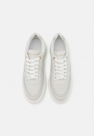 Tommy Hilfiger CHUNKY Trainers white КРОССОВКИ Кроссовки белый