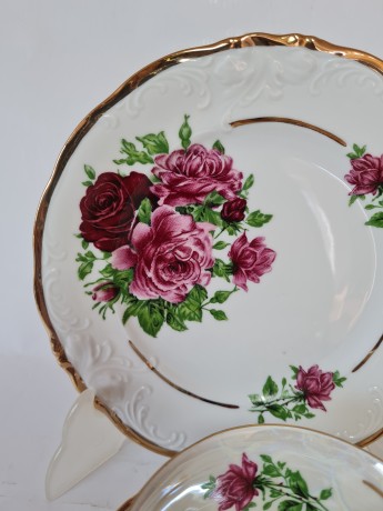 BM PLOAND Винтажное Чайное трио с ярким букетом роз, фактурным узором на блюдце и позолотой, Германия, 1960-70гг.