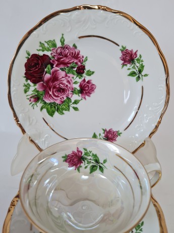 BM PLOAND Винтажное Чайное трио с ярким букетом роз, фактурным узором на блюдце и позолотой, Германия, 1960-70гг.