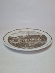 Тарелка декоративная винтажная Hutschenreuther, белый фарфор с рисунком в коричневых тонах "Винодельческие районы Германии", 20 x 2,5 см, Германия, 1960-70гг.