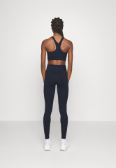 Tommy Hilfiger MID SORONA MIX BRA Medium support sports bra desert sky MID SORONA MIX BRA Спортивный бюстгальтер со средней поддержкой небо пустыни