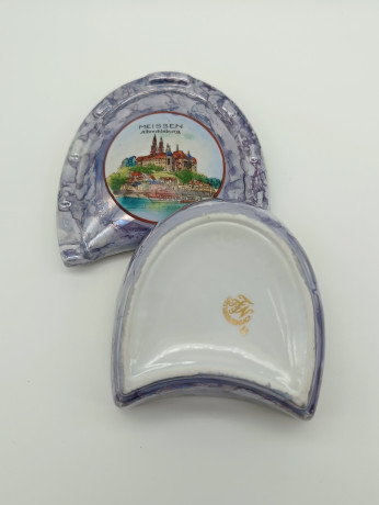 Шкатулка винтажная Grossbreitenbach "Альбрехтсбург" в форме подковы, в лавандовых тонах, фарфор, 9.5 см, Германия, 1960-70гг.