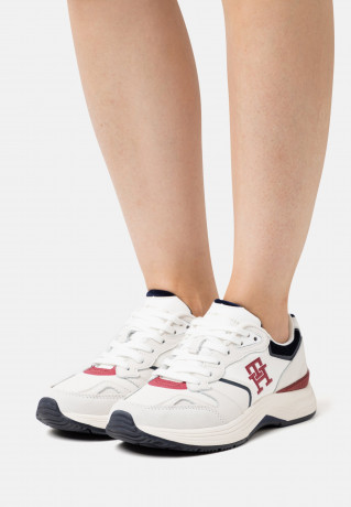 Tommy Hilfiger MODERN PREPPY RUNNER Trainers white  MODERN PREPPY RUNNER — Кроссовки белый