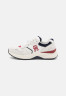 Tommy Hilfiger MODERN PREPPY RUNNER Trainers white  MODERN PREPPY RUNNER — Кроссовки белый