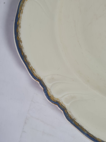 Тарелка винтажная Rosenthal с фигурным краем и золотисто-серебристой окантовкой, слоновая кость, фарфор, 25,5 x 4 см, Германия, 1960-1970гг.