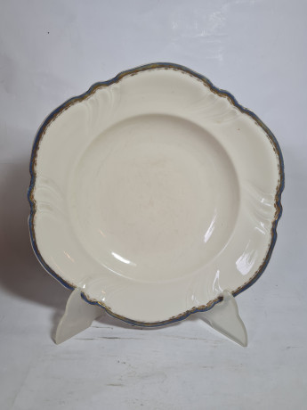 Тарелка винтажная Rosenthal с фигурным краем и золотисто-серебристой окантовкой, слоновая кость, фарфор, 25,5 x 4 см, Германия, 1960-1970гг.