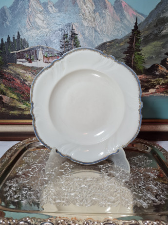 Тарелка винтажная Rosenthal с фигурным краем и золотисто-серебристой окантовкой, слоновая кость, фарфор, 25,5 x 4 см, Германия, 1960-1970гг.