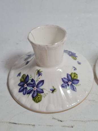 Подсвечник винтажный Royal Grafton, Fine Bone China England, коллекция Violets, декор в виде фиолетовых цветков, фарфор, 2 шт., 9 см, Англия, 1960-70гг.