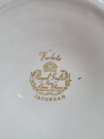 Подсвечник винтажный Royal Grafton, Fine Bone China England, коллекция Violets, декор в виде фиолетовых цветков, фарфор, 2 шт., 9 см, Англия, 1960-70гг.