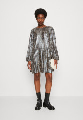 Tommy Hilfiger MONOGRAM SHIFT DRESS Cocktail dress / Party dress silver-coloured ПЛАТЬЕ С МОНОГРАММОЙ Коктейльное платье / Праздничное платье серебристый