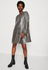 Tommy Hilfiger MONOGRAM SHIFT DRESS Cocktail dress / Party dress silver-coloured ПЛАТЬЕ С МОНОГРАММОЙ Коктейльное платье / Праздничное платье серебристый