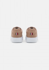 Tommy Hilfiger COURT  Trainers sand КОРТ Тренеры песок