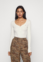 Tommy Hilfiger SLIM HENLEY  Long sleeved top ecru SLIM HENLEY Топ с длинными рукавами экрю