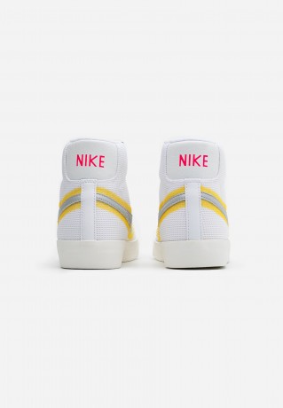Nike Sportswear BLAZER 77 Sneaker high white/metallic sliver/university gold BLAZER 77 Высокие кроссовки женские белый/серебряный металлик/университетское золото
