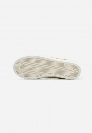 Nike Sportswear BLAZER 77 Sneaker high white/metallic sliver/university gold BLAZER 77 Высокие кроссовки женские белый/серебряный металлик/университетское золото