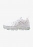 Nike Sportswear AIR VAPORMAX PLUS Sneaker low white/pure platinum AIR VAPORMAX PLUS кроссовки женские низкие белый/чистая платина