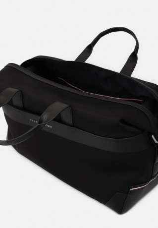 Tommy Hilfiger URBAN Weekend bag black URBAN сумка выходного дня черный