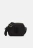 Tommy Hilfiger POPPY CROSSOVER APPLIQUE Across body bag black POPPY CROSSOVER APPLIQUE Сумка через плечо черный