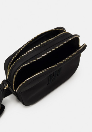 Tommy Hilfiger POPPY CROSSOVER APPLIQUE Across body bag black POPPY CROSSOVER APPLIQUE Сумка через плечо черный