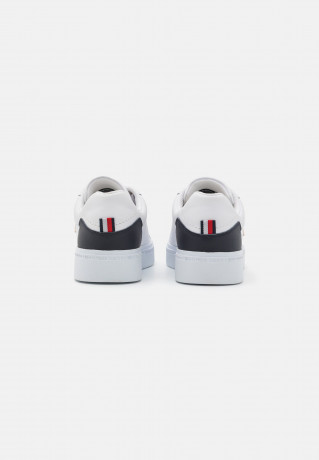 Tommy Hilfiger COURT Trainers white КОРТ Тренеры белый