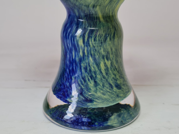 Подсвечник винтажный Glaskunstler Peter Kaspar, стеклянный в зелено-голубых тонах с синей круглой свечой, 8 x 8,5 см, Германия, 1960-70гг.