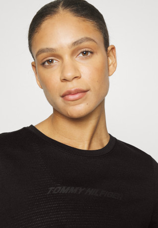 Tommy Hilfiger PERFORMANCE TEE Sports T-shirt black PERFORMANCE TEE Спортивная футболка черный