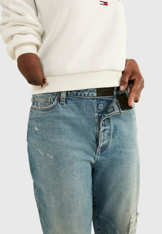 Tommy Hilfiger ADAPTIVE MOM ULTRA HIGH RISE DISTRESSED Straight leg jeans medium wash ADAPTIVE MOM ULTRA HIGH RISE DISTRESSS Джинсы прямого кроя средняя стирка