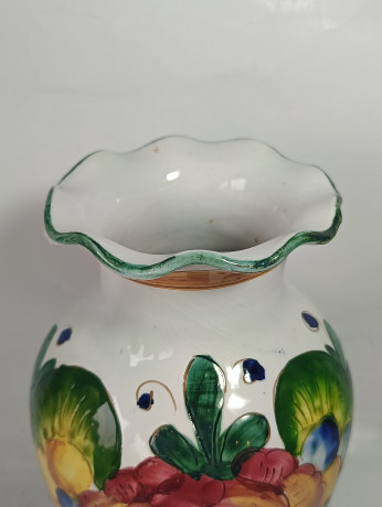 Ваза винтажная Ancient Xxeme Joli с ярким декором, в стиле майолика, среднего размера, ручная роспись, керамика, 20.5 см, Италия, 1960-70гг.