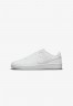 Nike Sportswear COURT ROYALE  Sneaker low white/white/white COURT ROYALE Низкие кроссовки женские белый/белый/белый
