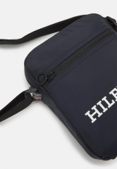 Tommy Hilfiger HILFIGER MINI REPORTER Across body bag space blue HILFIGER MINI REPORTER Сумка через плечо космический синий