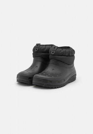 Crocs CLASSIC NEO PUFF SHORTY Snowboot/Winterstiefel black CLASSIC NEO PUFF SHORTY зимние сапоги/сапоги черный